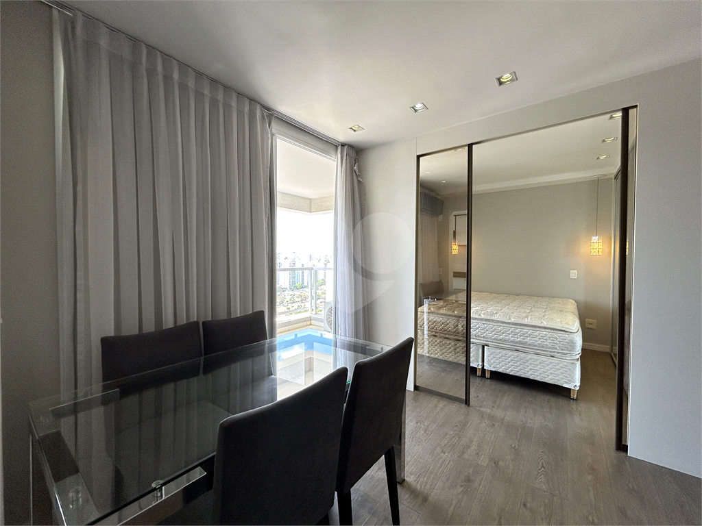 Apartamento em andar bem alto com linda vista livre e do lado silencioso do bairro