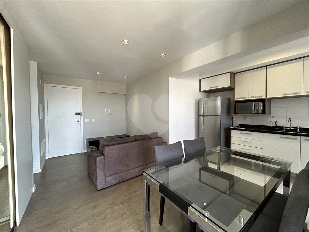 Apartamento em andar bem alto com linda vista livre e do lado silencioso do bairro