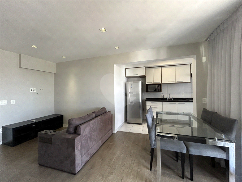 Apartamento em andar bem alto com linda vista livre e do lado silencioso do bairro
