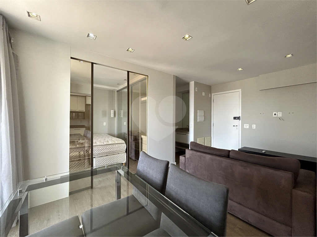 Apartamento em andar bem alto com linda vista livre e do lado silencioso do bairro