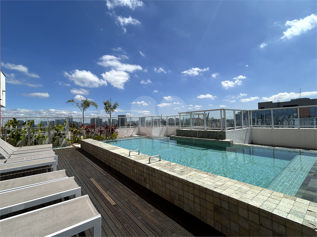 Apartamento em andar bem alto com linda vista livre e do lado silencioso do bairro