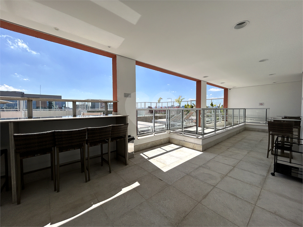 Apartamento em andar bem alto com linda vista livre e do lado silencioso do bairro