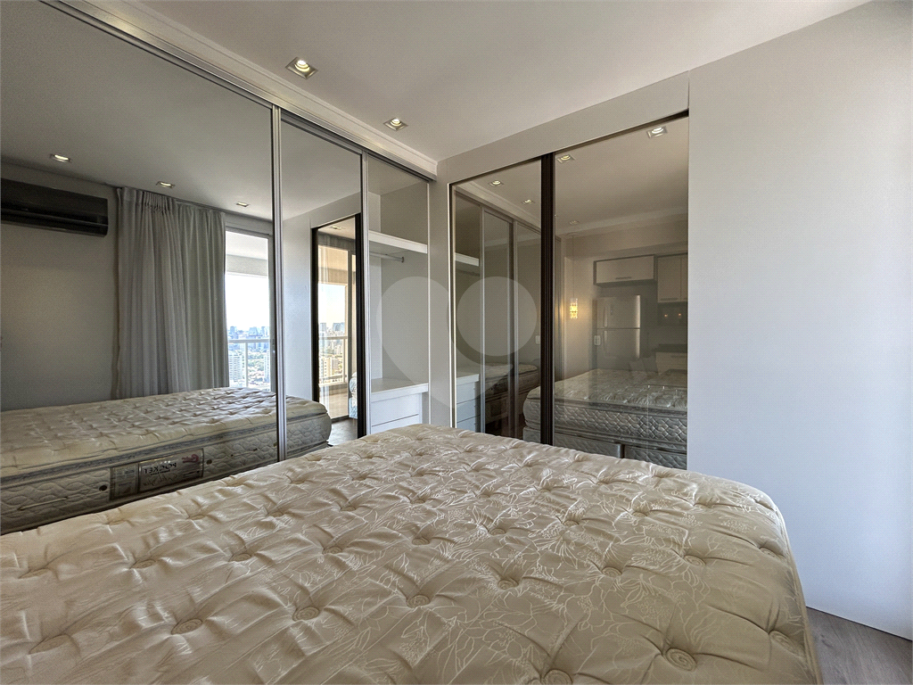Apartamento em andar bem alto com linda vista livre e do lado silencioso do bairro