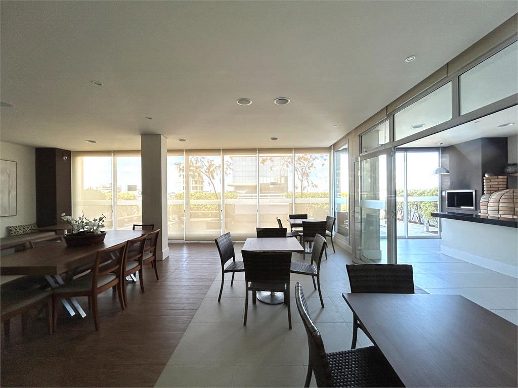 Apartamento em andar bem alto com linda vista livre e do lado silencioso do bairro