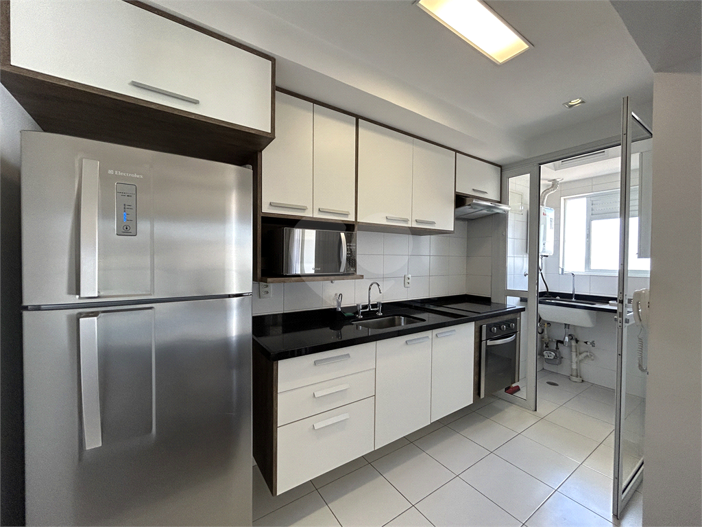 Apartamento em andar bem alto com linda vista livre e do lado silencioso do bairro