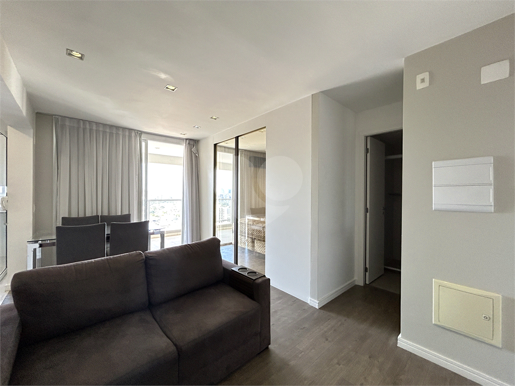 Apartamento em andar bem alto com linda vista livre e do lado silencioso do bairro
