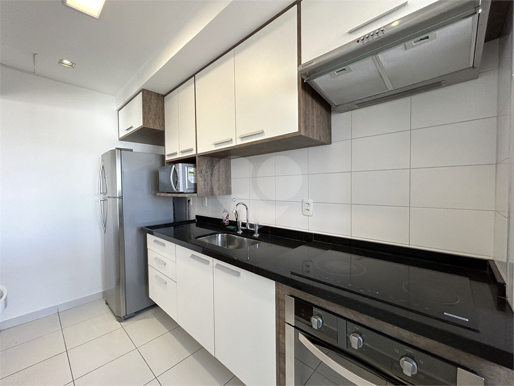 Apartamento em andar bem alto com linda vista livre e do lado silencioso do bairro