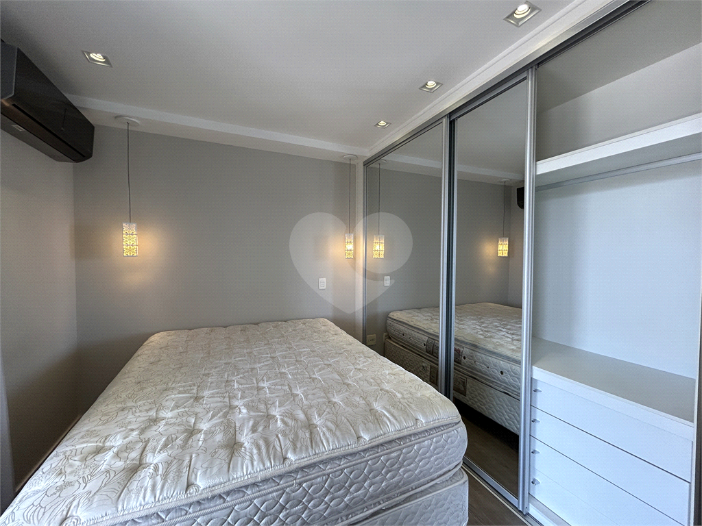 Apartamento em andar bem alto com linda vista livre e do lado silencioso do bairro