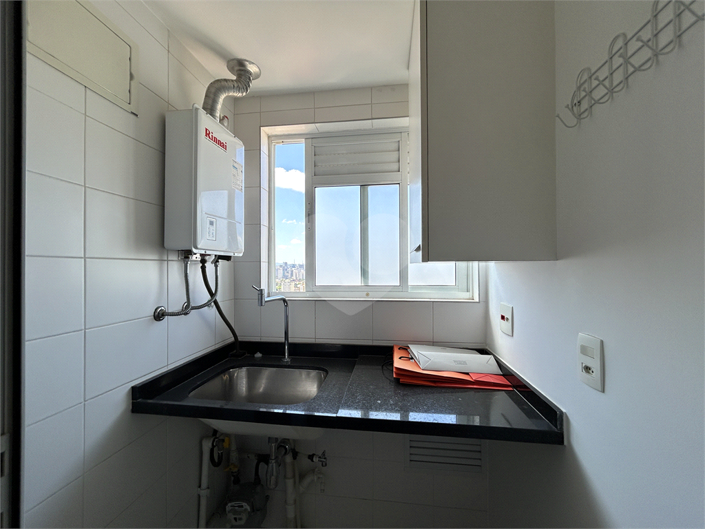 Apartamento em andar bem alto com linda vista livre e do lado silencioso do bairro