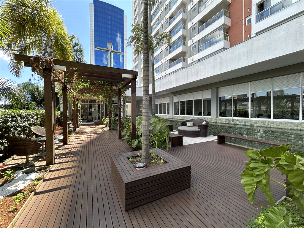 Apartamento em andar bem alto com linda vista livre e do lado silencioso do bairro