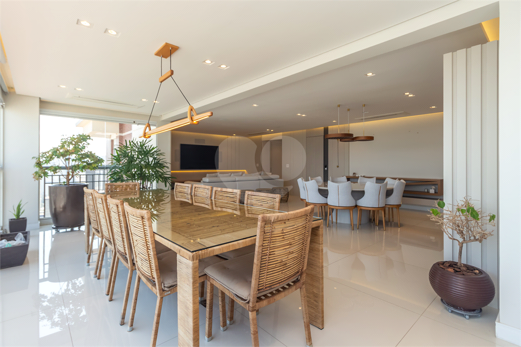 APARTAMENTO REFORMADO E MOBILIADO COM  3 SUÍTES E 4 VAGAS À VENDA NA VILA MARIANA VENDER