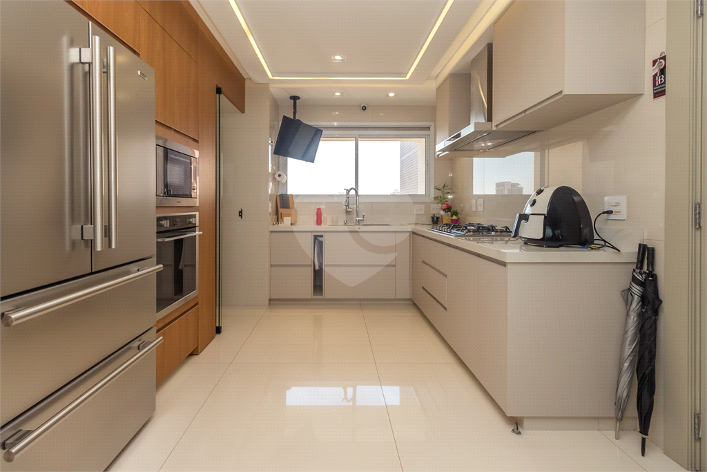 APARTAMENTO REFORMADO E MOBILIADO COM  3 SUÍTES E 4 VAGAS À VENDA NA VILA MARIANA VENDER