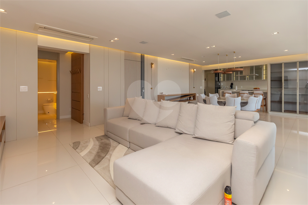 APARTAMENTO REFORMADO E MOBILIADO COM  3 SUÍTES E 4 VAGAS À VENDA NA VILA MARIANA VENDER