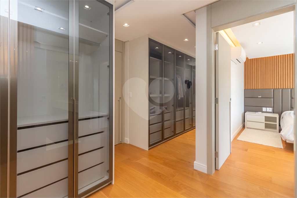 APARTAMENTO REFORMADO E MOBILIADO COM  3 SUÍTES E 4 VAGAS À VENDA NA VILA MARIANA VENDER