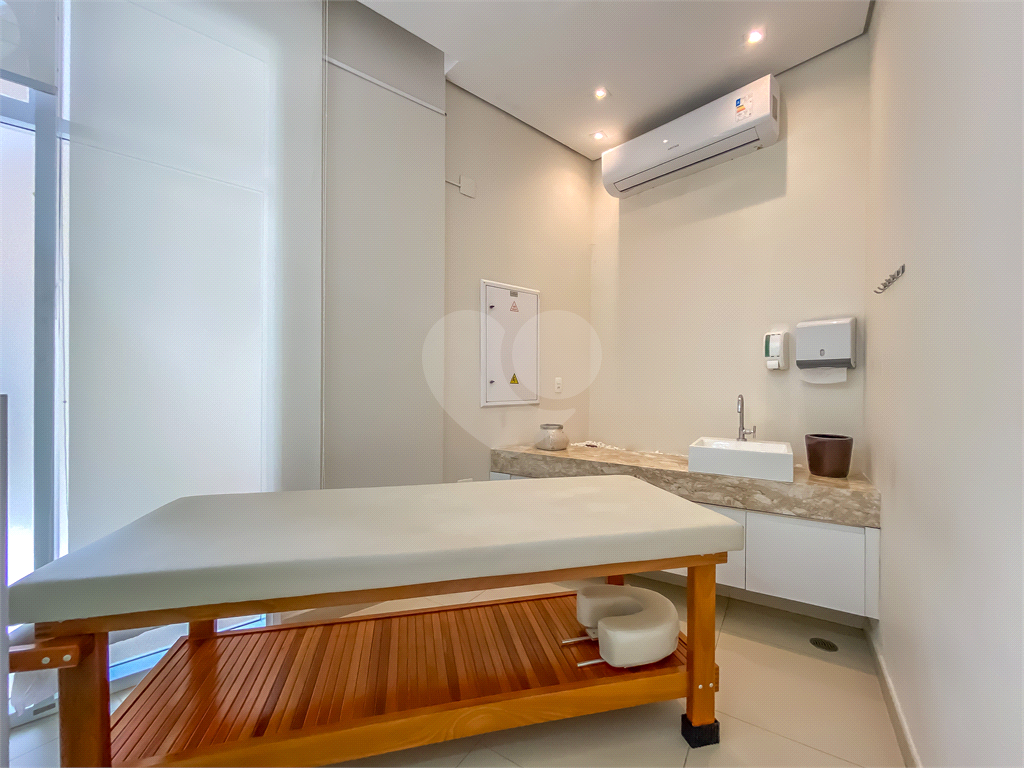 APARTAMENTO REFORMADO E MOBILIADO COM  3 SUÍTES E 4 VAGAS À VENDA NA VILA MARIANA VENDER