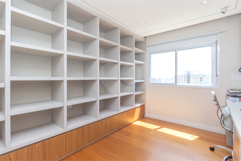 APARTAMENTO REFORMADO E MOBILIADO COM  3 SUÍTES E 4 VAGAS À VENDA NA VILA MARIANA VENDER