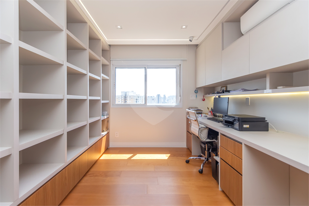 APARTAMENTO REFORMADO E MOBILIADO COM  3 SUÍTES E 4 VAGAS À VENDA NA VILA MARIANA VENDER