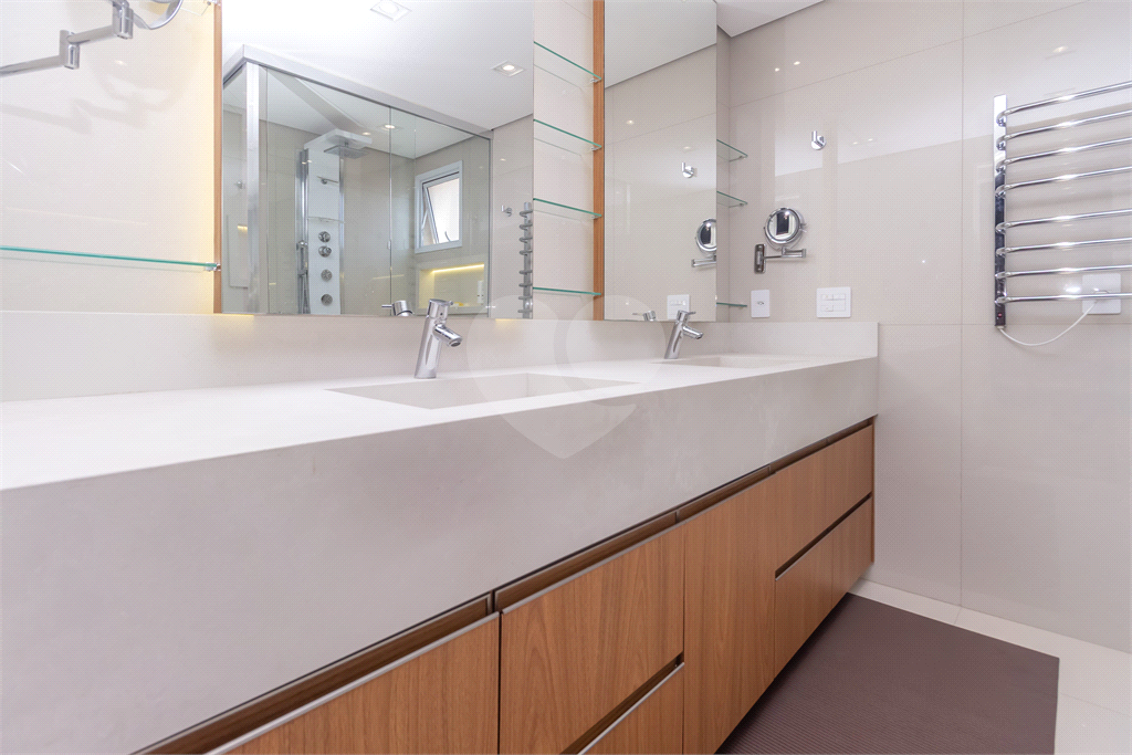APARTAMENTO REFORMADO E MOBILIADO COM  3 SUÍTES E 4 VAGAS À VENDA NA VILA MARIANA VENDER
