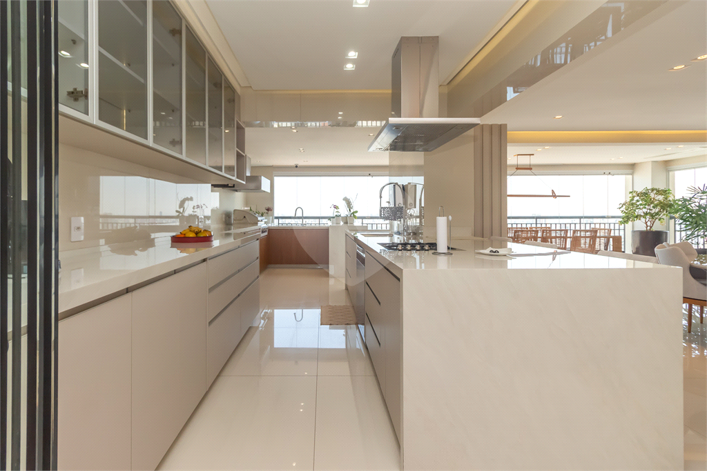 APARTAMENTO REFORMADO E MOBILIADO COM  3 SUÍTES E 4 VAGAS À VENDA NA VILA MARIANA VENDER