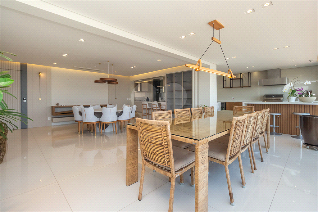 APARTAMENTO REFORMADO E MOBILIADO COM  3 SUÍTES E 4 VAGAS À VENDA NA VILA MARIANA VENDER