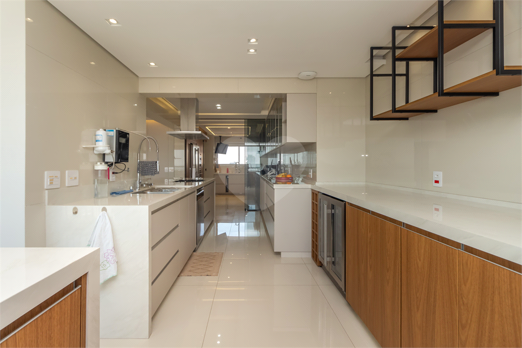 APARTAMENTO REFORMADO E MOBILIADO COM  3 SUÍTES E 4 VAGAS À VENDA NA VILA MARIANA VENDER
