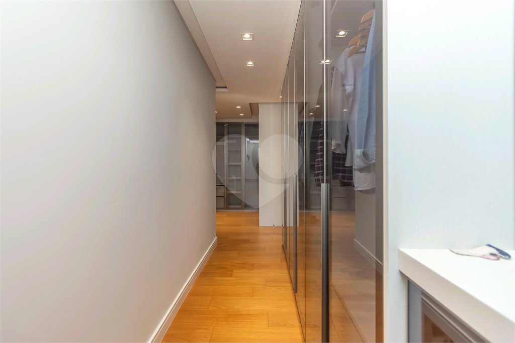 APARTAMENTO REFORMADO E MOBILIADO COM  3 SUÍTES E 4 VAGAS À VENDA NA VILA MARIANA VENDER