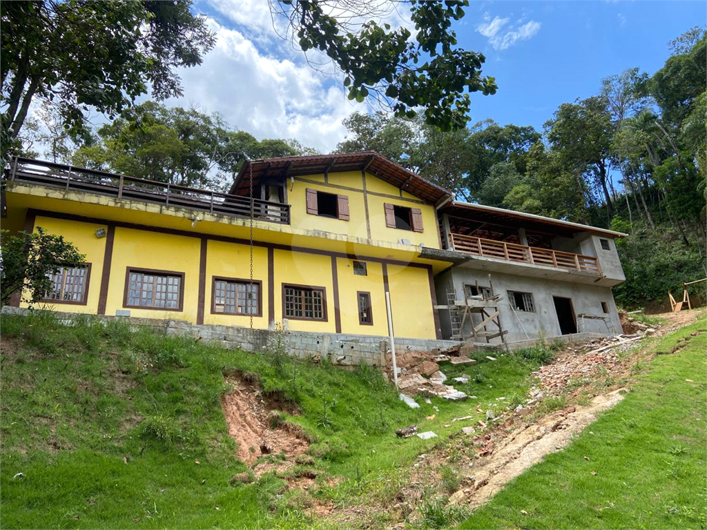 Chácara 3 Dormitórios, Suítes, Vagas. Mato Dentro Mairiporã