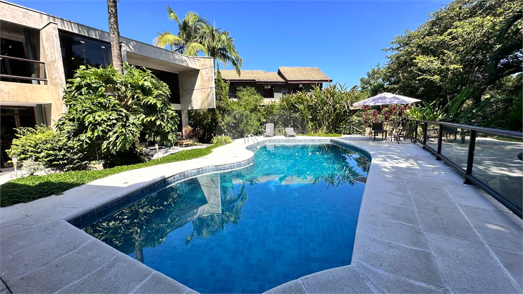 Casa Alto Padrão em Riviera de São Lourenço de 323 m² 3 suítes, piscina e 6 vagas de garagem