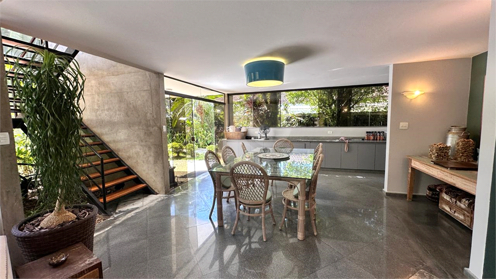 Casa Alto Padrão em Riviera de São Lourenço de 323 m² 3 suítes, piscina e 6 vagas de garagem