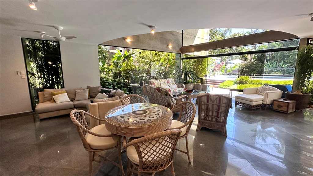 Casa Alto Padrão em Riviera de São Lourenço de 323 m² 3 suítes, piscina e 6 vagas de garagem