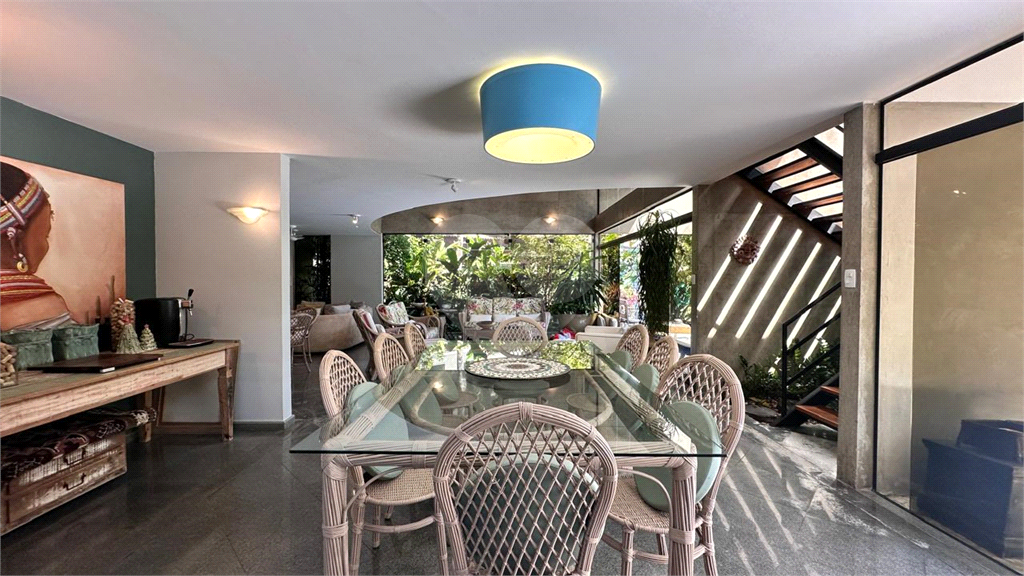 Casa Alto Padrão em Riviera de São Lourenço de 323 m² 3 suítes, piscina e 6 vagas de garagem