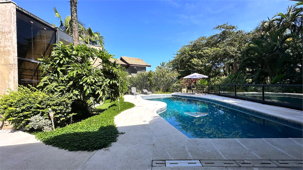 Casa Alto Padrão em Riviera de São Lourenço de 323 m² 3 suítes, piscina e 6 vagas de garagem