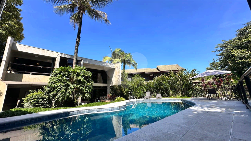 Casa Alto Padrão em Riviera de São Lourenço de 323 m² 3 suítes, piscina e 6 vagas de garagem