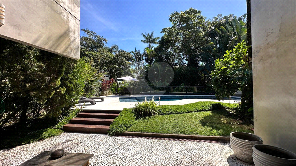 Casa Alto Padrão em Riviera de São Lourenço de 323 m² 3 suítes, piscina e 6 vagas de garagem