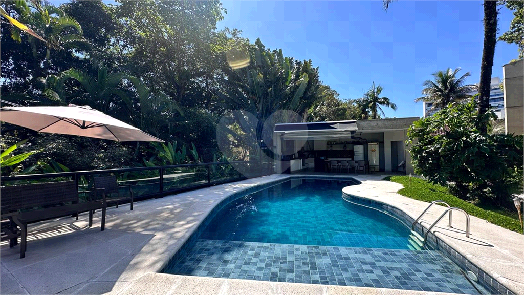 Casa Alto Padrão em Riviera de São Lourenço de 323 m² 3 suítes, piscina e 6 vagas de garagem