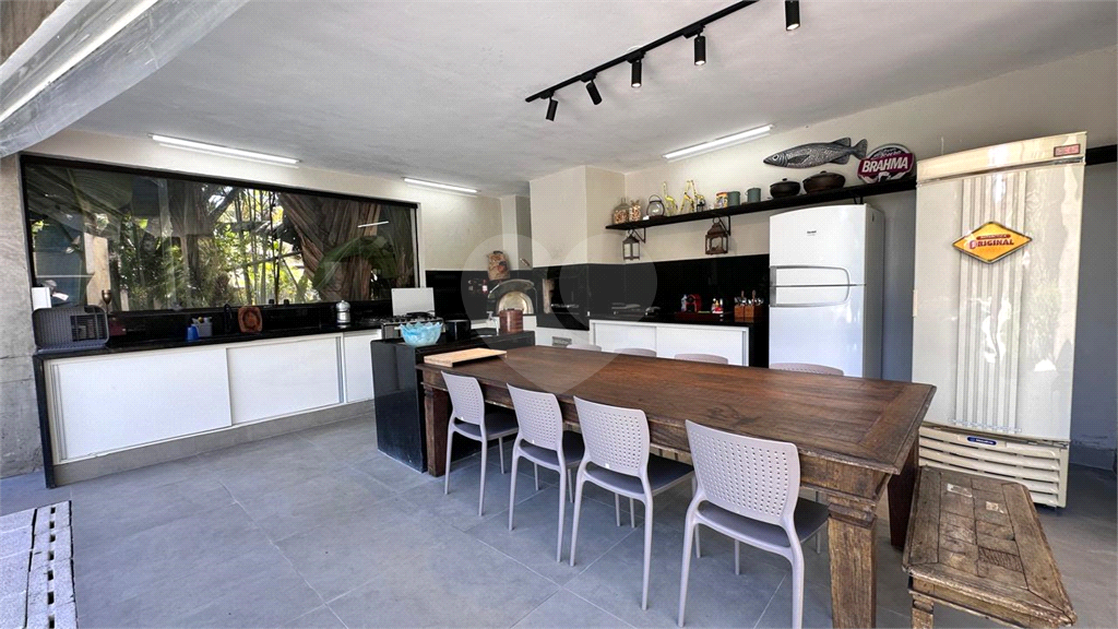 Casa Alto Padrão em Riviera de São Lourenço de 323 m² 3 suítes, piscina e 6 vagas de garagem