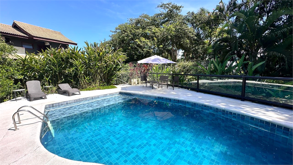 Casa Alto Padrão em Riviera de São Lourenço de 323 m² 3 suítes, piscina e 6 vagas de garagem