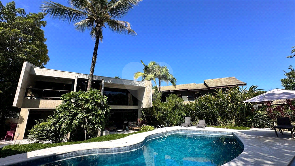 Casa Alto Padrão em Riviera de São Lourenço de 323 m² 3 suítes, piscina e 6 vagas de garagem