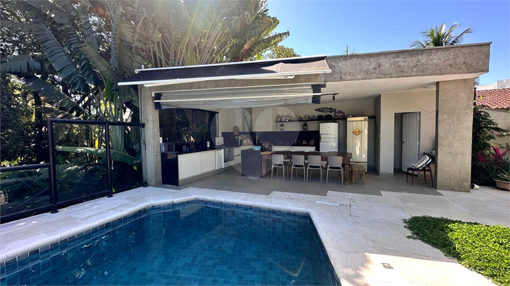 Casa Alto Padrão em Riviera de São Lourenço de 323 m² 3 suítes, piscina e 6 vagas de garagem
