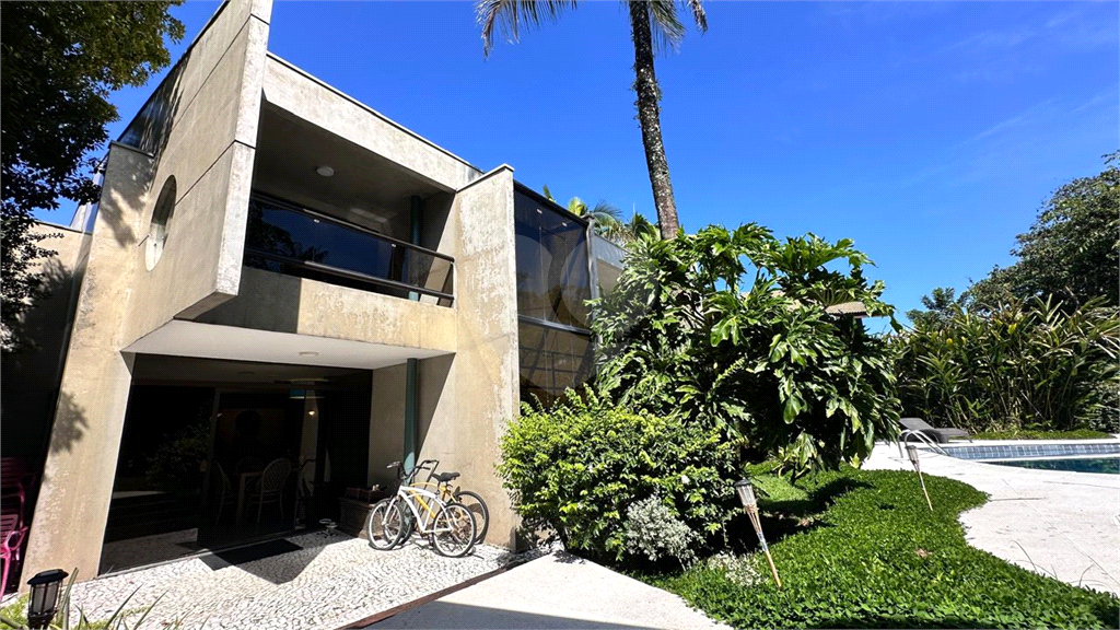 Casa Alto Padrão em Riviera de São Lourenço de 323 m² 3 suítes, piscina e 6 vagas de garagem