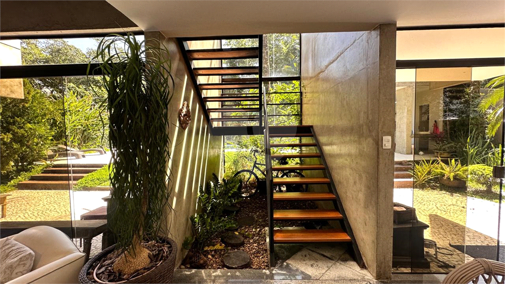 Casa Alto Padrão em Riviera de São Lourenço de 323 m² 3 suítes, piscina e 6 vagas de garagem