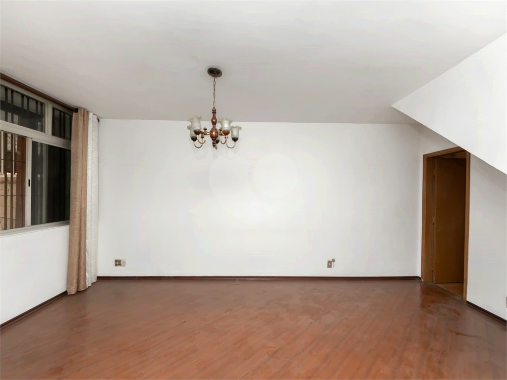 Casa à Venda | 124 m² | 4 Dormitórios | 2 Vagas de Garagem na Casa Verde . 