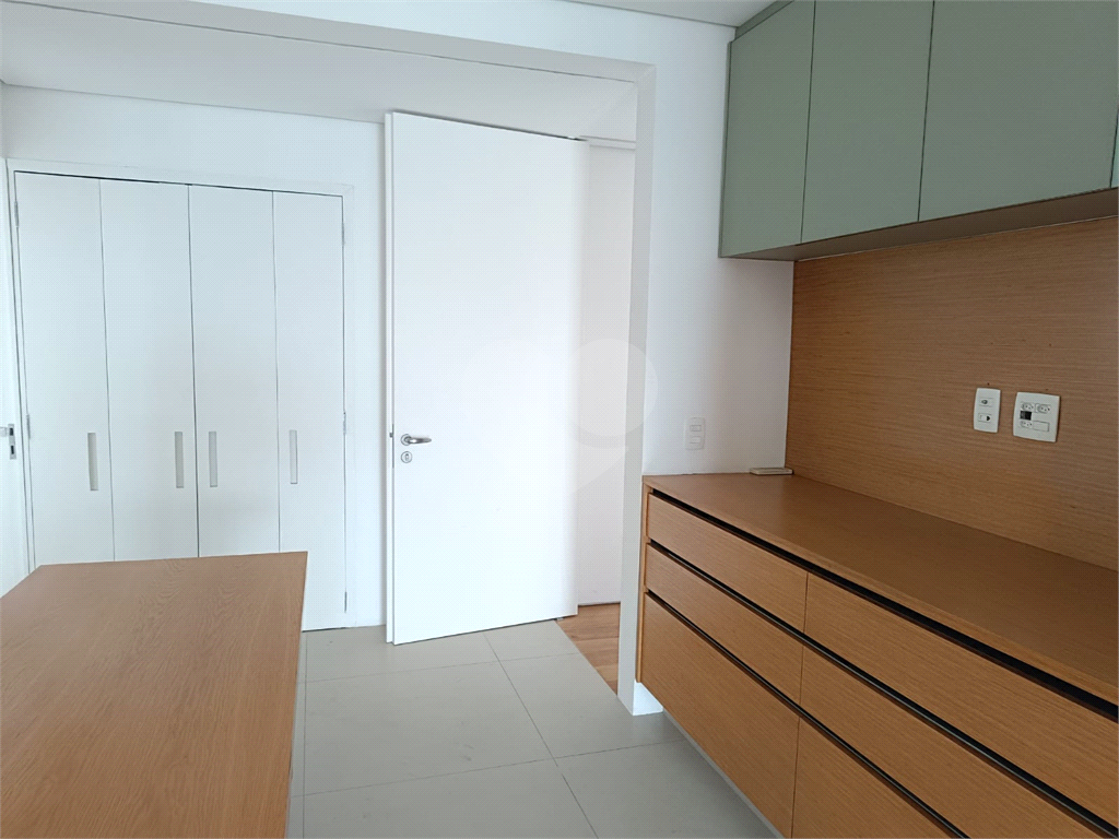 Apartamento com 3 suites e 4 vagas em Pinheiros