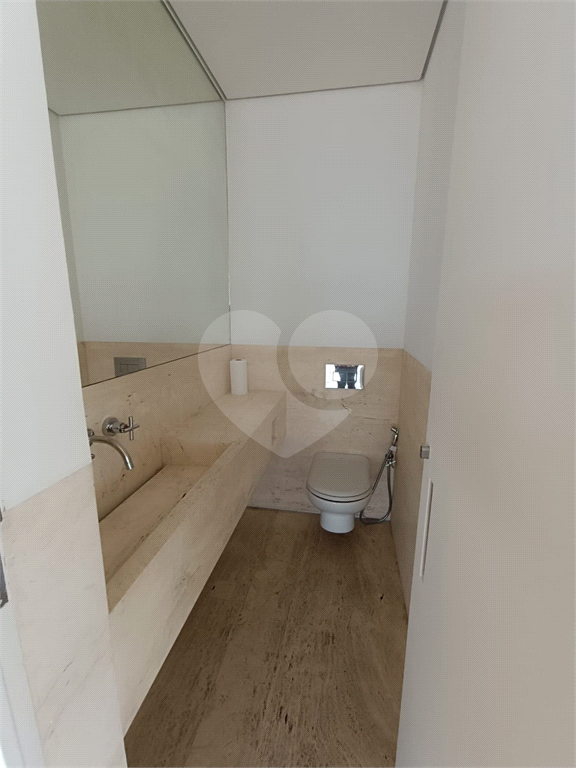 Apartamento com 3 suites e 4 vagas em Pinheiros