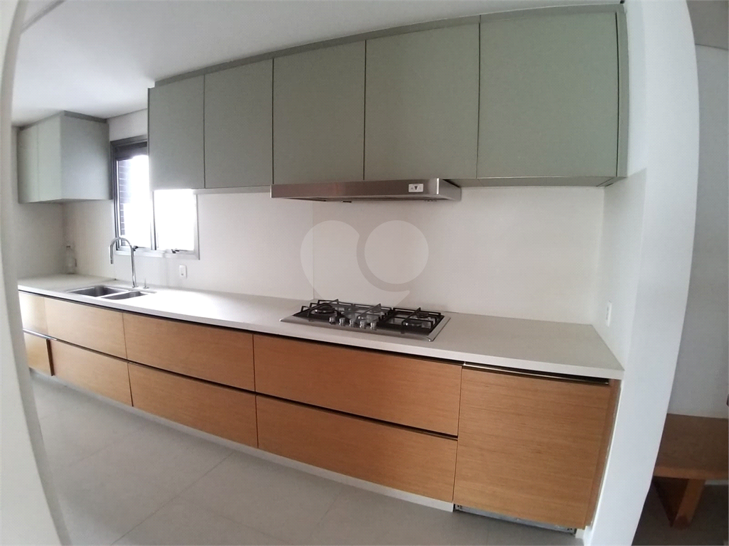 Apartamento com 3 suites e 4 vagas em Pinheiros