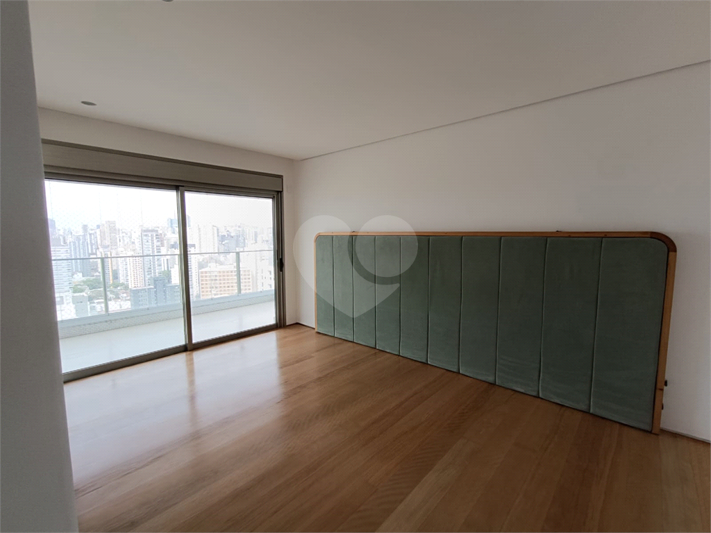 Apartamento com 3 suites e 4 vagas em Pinheiros