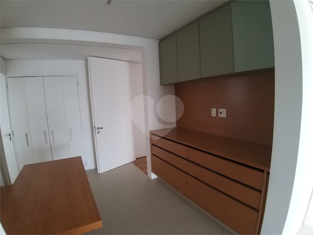 Apartamento com 3 suites e 4 vagas em Pinheiros
