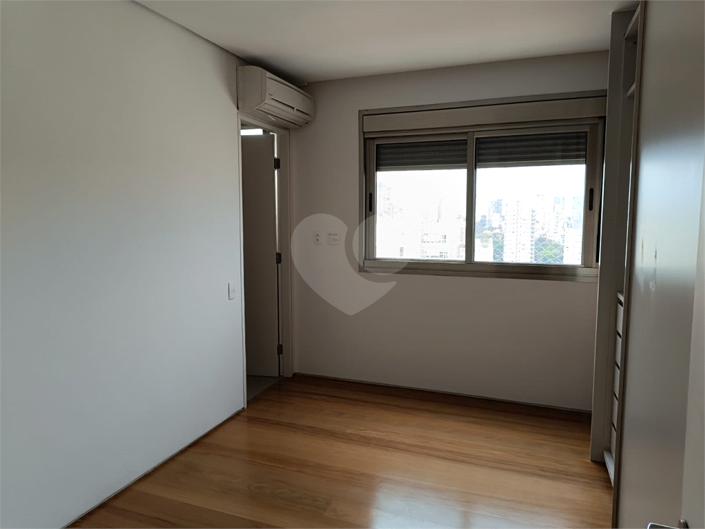 Apartamento com 3 suites e 4 vagas em Pinheiros