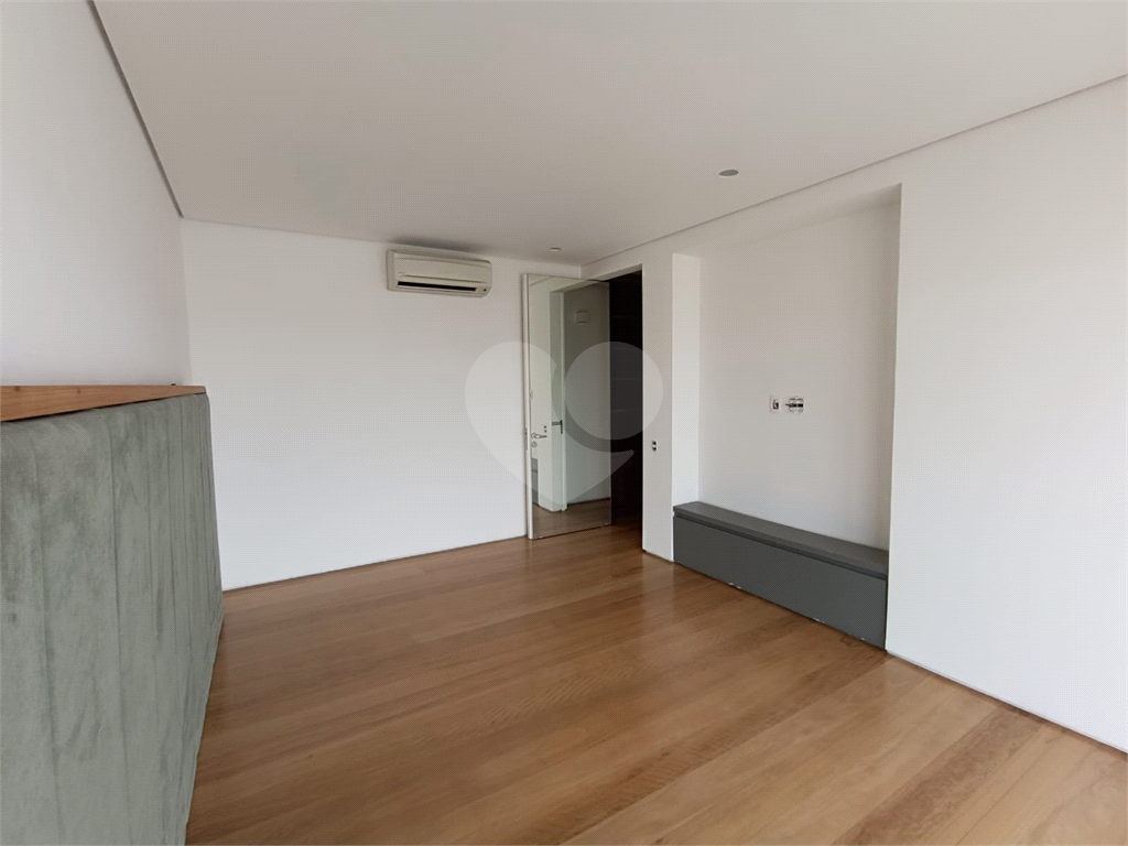 Apartamento com 3 suites e 4 vagas em Pinheiros