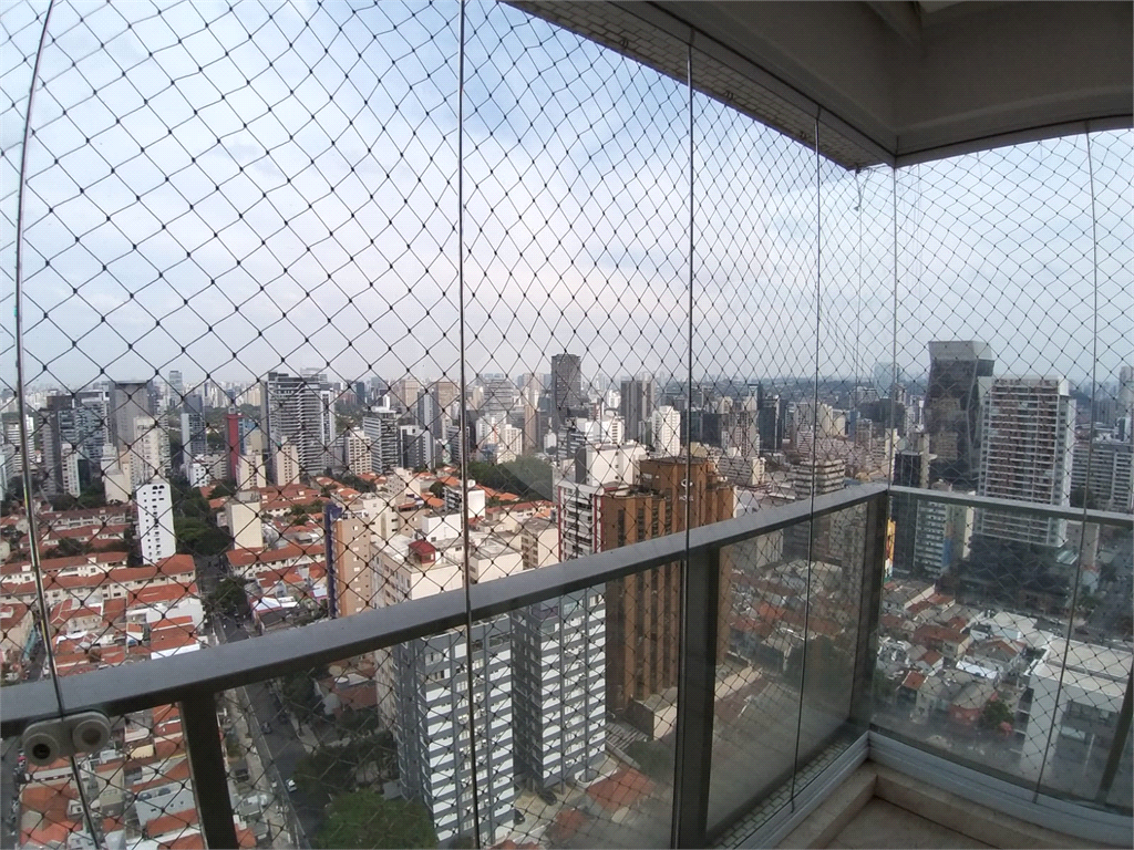 Apartamento com 3 suites e 4 vagas em Pinheiros